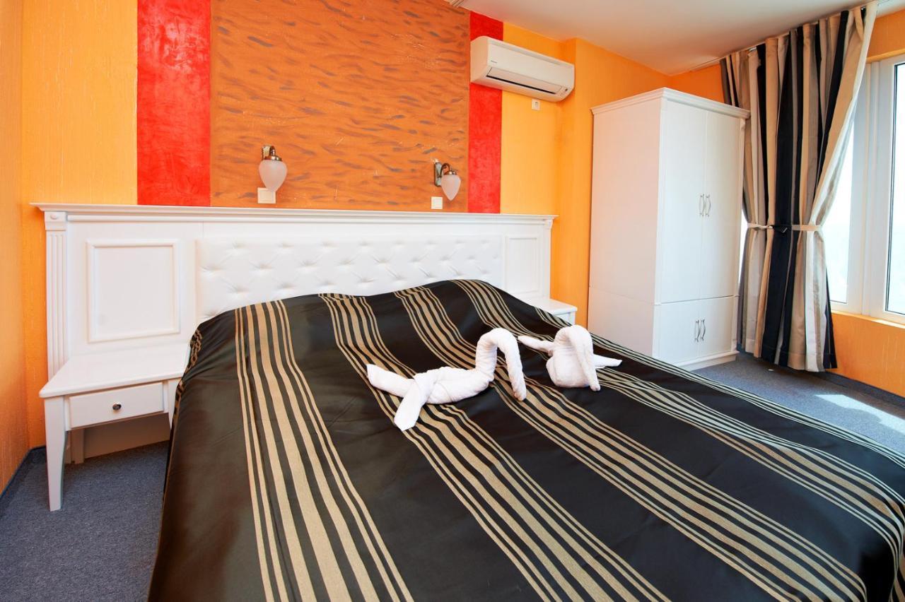 Family Hotel Paros Поморие Экстерьер фото