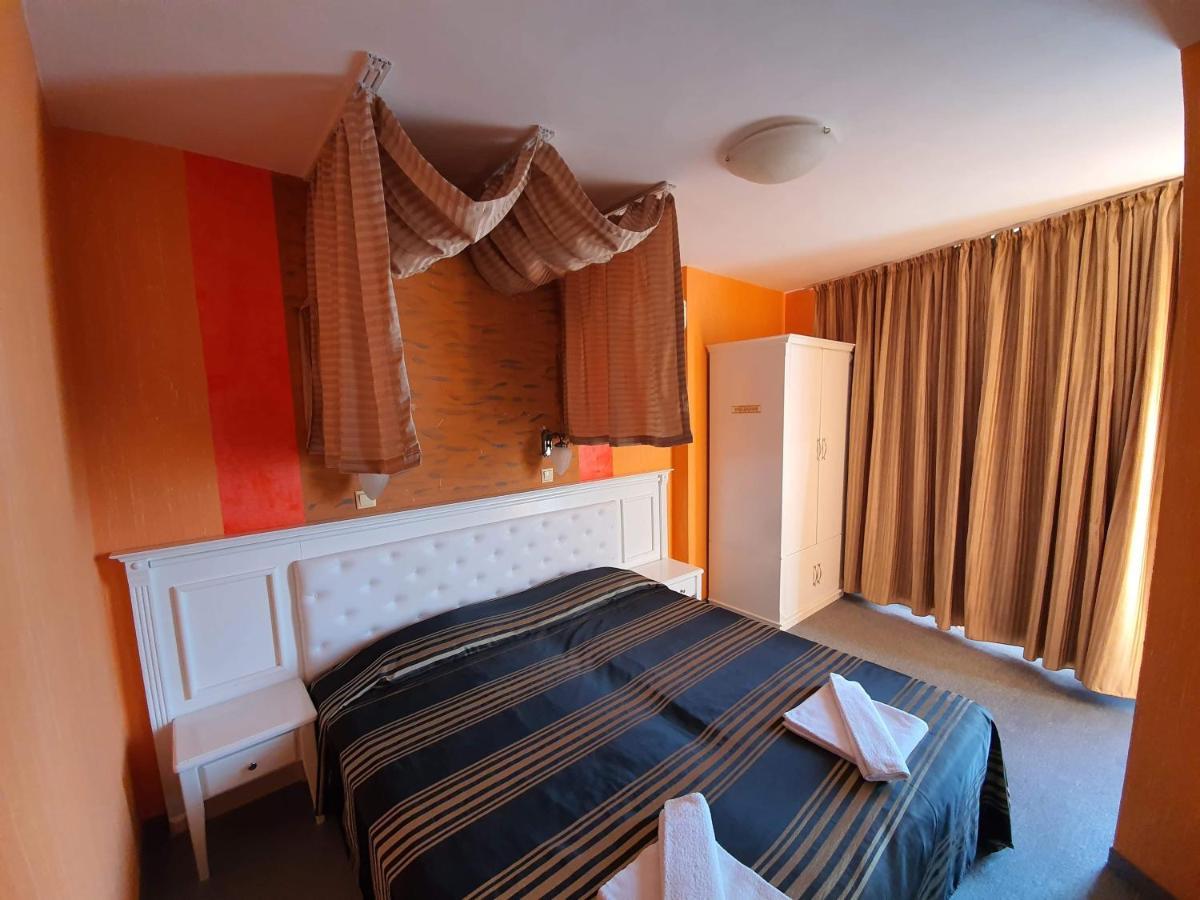 Family Hotel Paros Поморие Экстерьер фото
