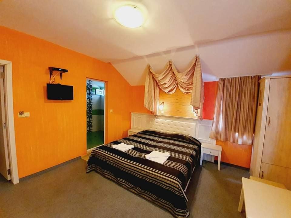 Family Hotel Paros Поморие Экстерьер фото