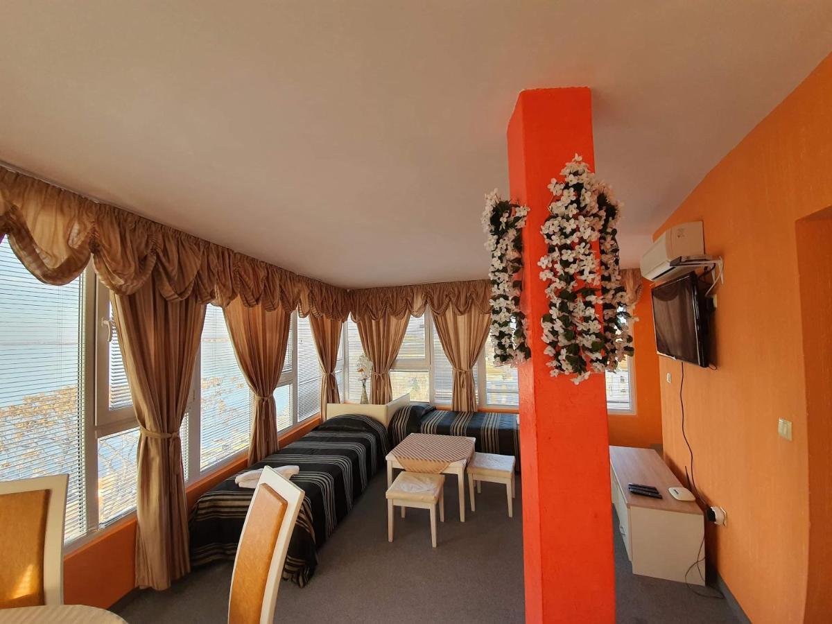 Family Hotel Paros Поморие Экстерьер фото