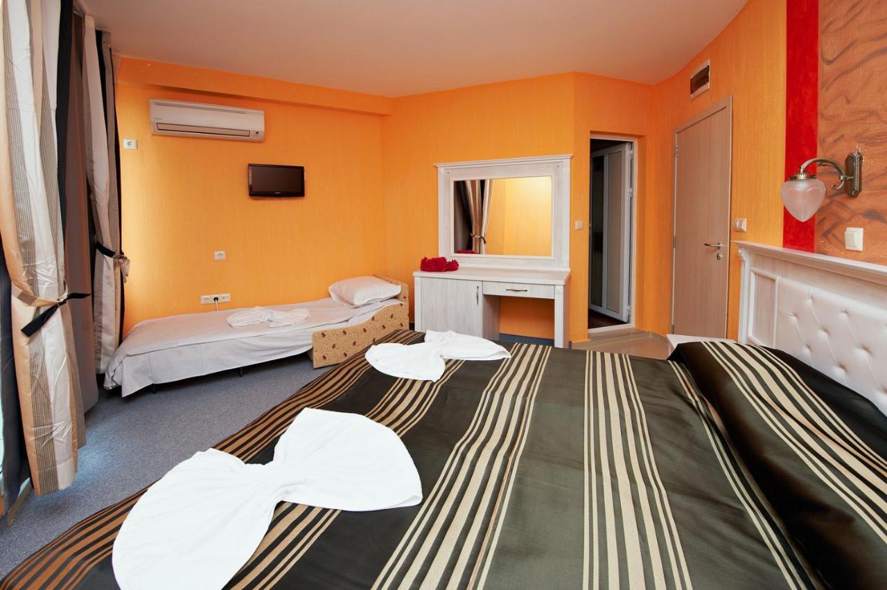 Family Hotel Paros Поморие Экстерьер фото