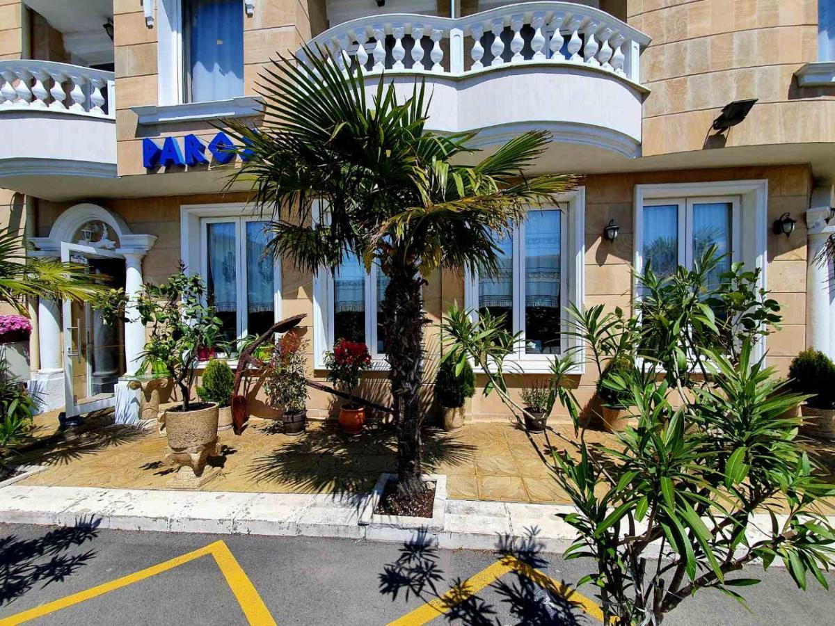 Family Hotel Paros Поморие Экстерьер фото
