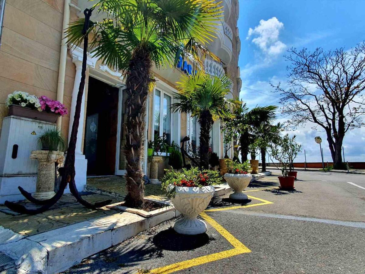 Family Hotel Paros Поморие Экстерьер фото